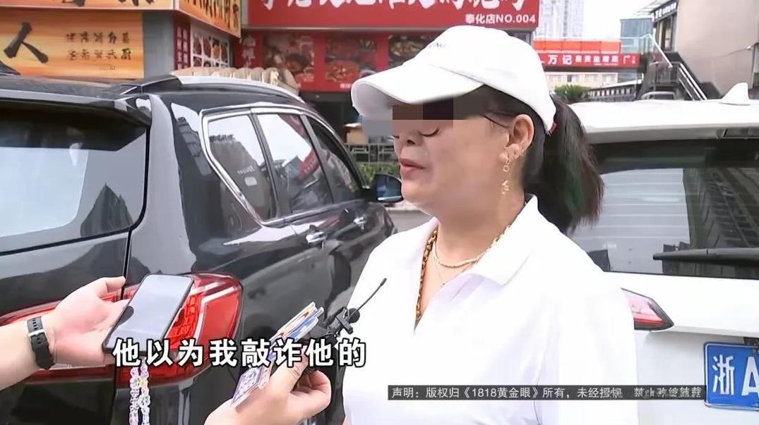 浙江宁波，大妈凌晨去烧烤店吃宵夜，临走时裤子竟挂在了桌子角上，撕了一个大口子。大