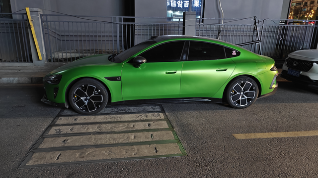 强烈建议官方推出这个绿色涂装
这个绿色太帅了，开在路上绝对是绿色闪电