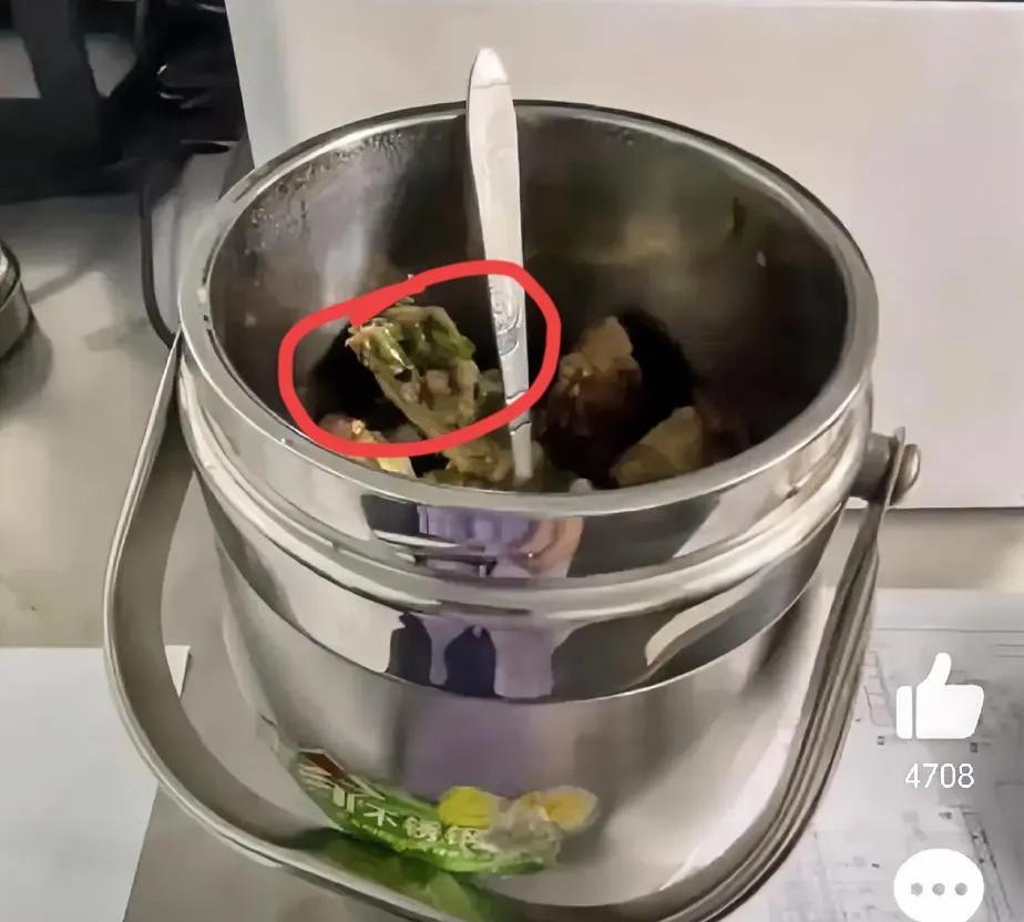 网友发明的“新能源花椒”火了
真的是好好笑的“省钱妙招”！
其实，并不是真的花椒