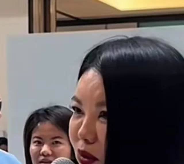 这个居然是李湘，我以为是张惠妹，修图之后还能看，原图有点不忍直视。
真是一胖毁