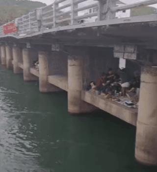 本来玩得好好的，现在弄得全知道了，马上就没得玩了！
没出事，叫以人为本，接地气；