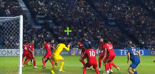 武里南2-0！海港再丢一球：颜骏凌判断失误，扑球扑到空气被打空门