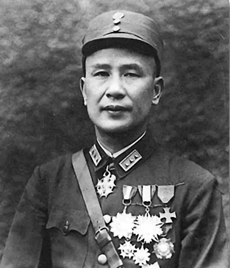 [月亮]1949年5月，国民党中将张轸突然接到了白崇禧让他去一趟的电话，张轸警觉