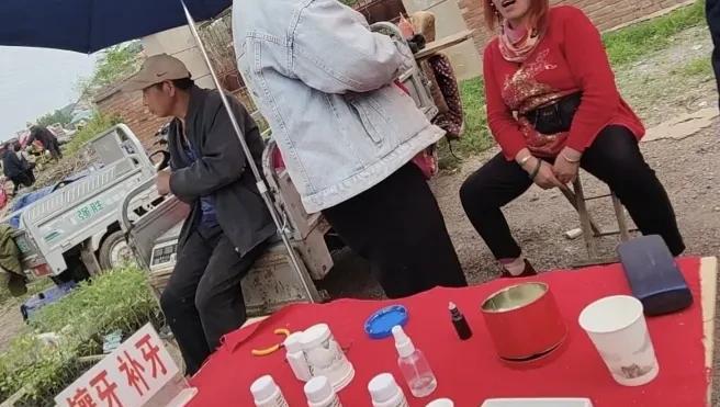 婆婆从牙科医院迅速外逃，她的选择再次让我惊破眼球，我又该怎么拉着她逃呢？
带婆婆