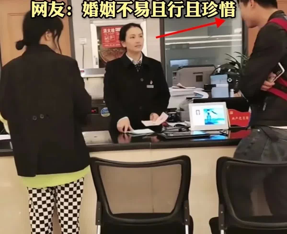 贵州一对小夫妻民政局离婚，直接成了当地爆点新闻！妻子摊牌："送外卖每月6000，