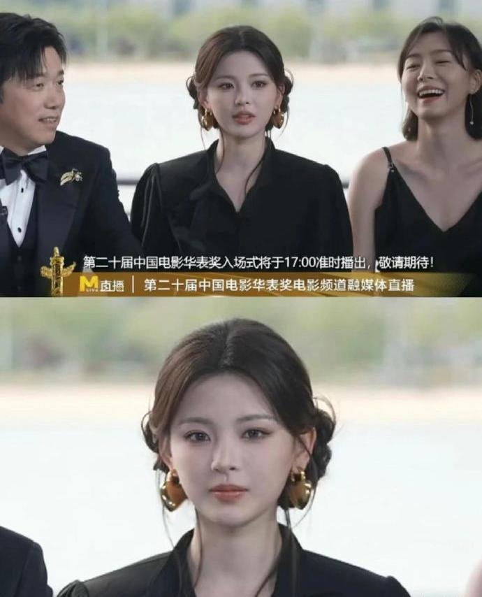 央视镜头下的杨超越，颜值出众气质佳，清新自然，令人眼前一亮。 