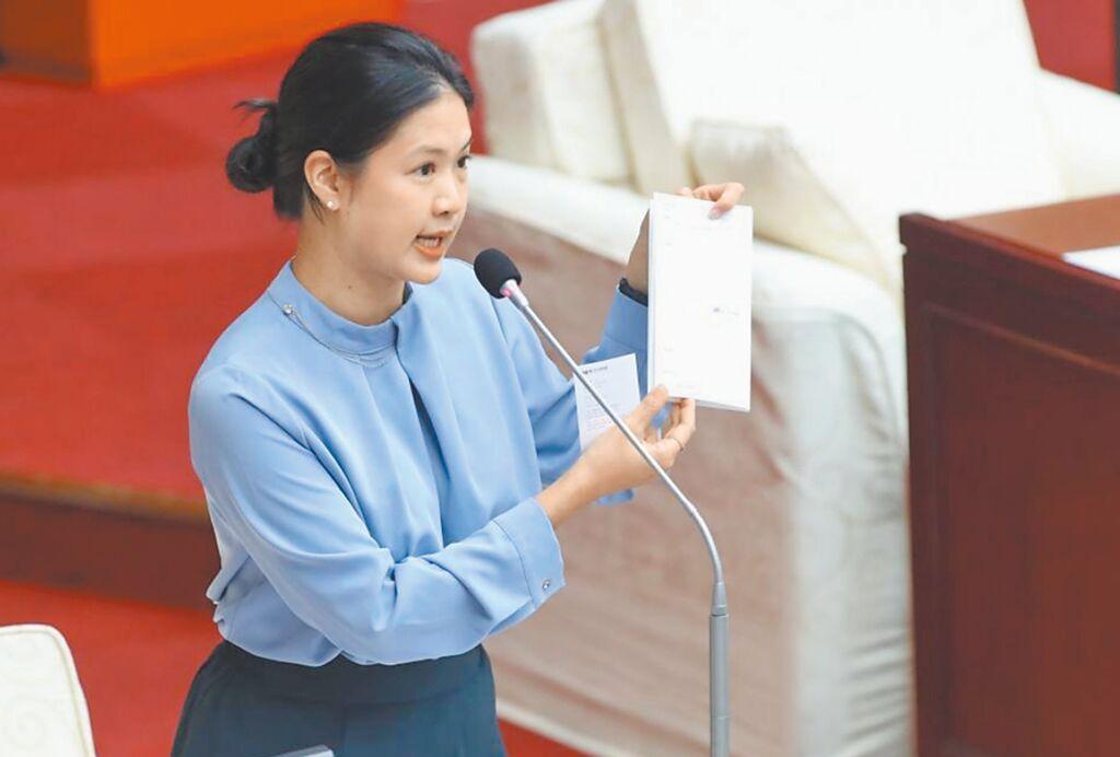 裸照风波？民进党女议员自称被恐怖勒索，对方要5万美金
民进党台北市女议员林亮君近