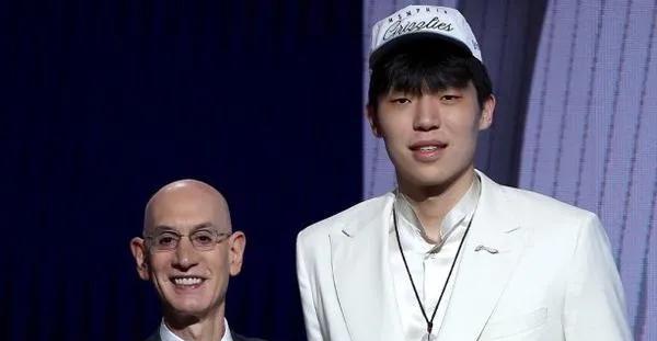杨瀚森被开拓者选中，三大原因揭秘！



开拓者队在NBA选秀大会上以第16顺位