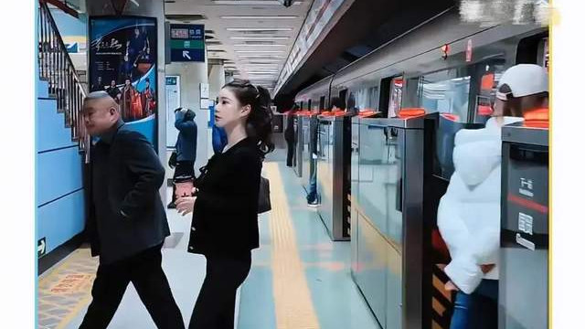 她的肚子会变魔术？马筱梅穿小外套紧身长裤，一点也看不出孕肚