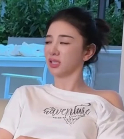 黄奕也没想到，自己女儿的出道之路，会以这样的方式结束！
最初她不支持女儿出道，一