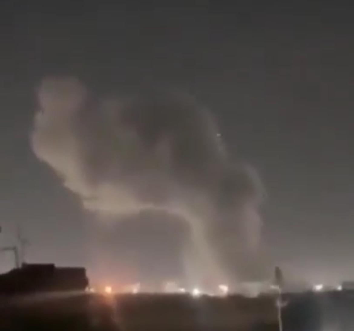 又打起来了！以色列突然凌晨猛烈空袭也门胡塞武装。
今天凌晨，以色列出动数十架战斗