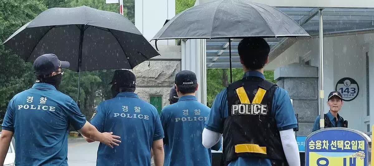 韩国负责调查金建希相关疑案的特别检察组29日传唤前总统尹锡悦，但其未予回应。特检