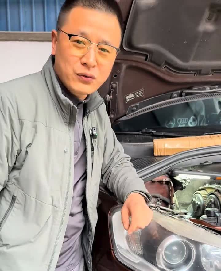 沃尔沃定期更换正时皮带。
很多老司机都不知道保养车辆定期要做的一个零件就是正时