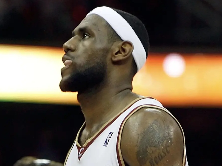 NBA活化石！詹姆斯上次单场个位数得分时，弗拉格才刚刚出生15天。

近日，外媒