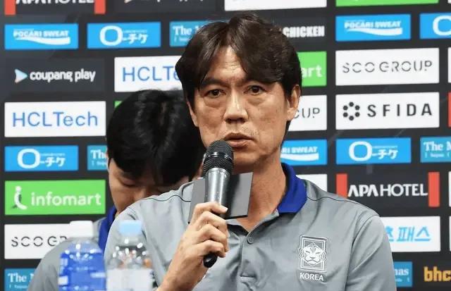 东亚杯关注度下降，或者说韩国的球迷并不喜欢看比较菜的球队比赛。
无论是中国队还是