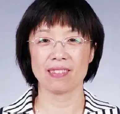 这是陈佩斯的妻子王燕玲。王燕玲虽然相貌平静，但是她却有一种贤淑聪慧的气质。

