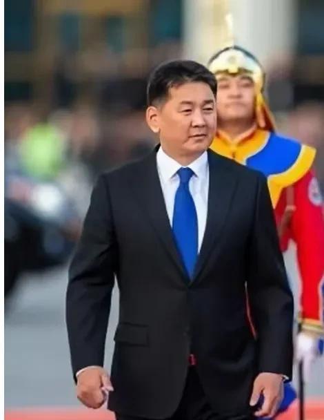 【蒙古国总统抵达吉尔吉斯斯坦进行国事访问】
比什凯克时间2025年7月20日，吉