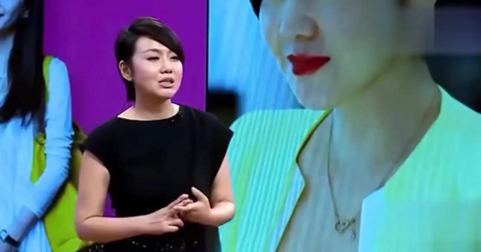 演员闫妮说，在《一仆二主》筹备期间，张嘉译就坚持让我去演，后来我就去了。
拍完这