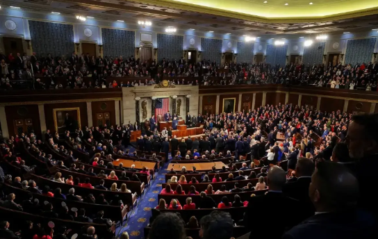 乌克兰醒了，可国家已经烂了!
乌最高拉达（议会）议员马克西姆·布赞斯基在3月4日