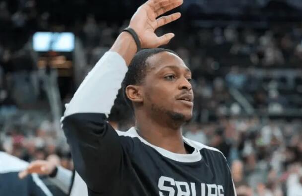 记者：福克斯将手术修复左手小指肌腱，赛季报销。ESPN记者报道，马刺球星福克斯将