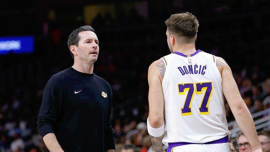 湖人内讧炸锅！东契奇硬刚雷迪克，23分惨败背后是主教练下课倒计时