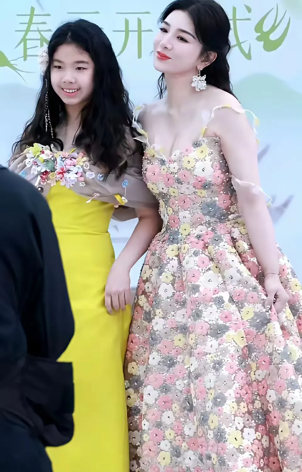 黄奕用亲身经历给我们女生上了一课！
看到黄奕女儿的照片，
不得不说，找老公可以没