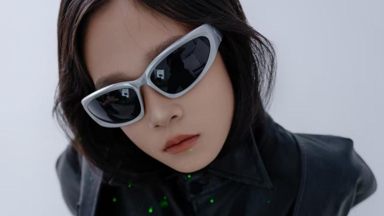 10岁高挑少女惊艳双舞台！赵梦甜携广州时装周银奖，影视T台双线闪耀