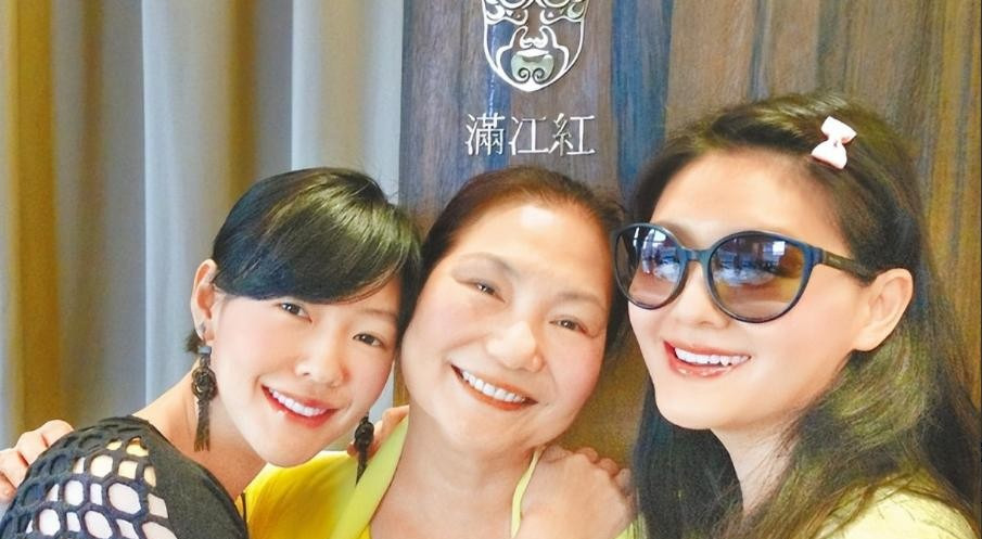 大S葬礼孩子未到场引争议











大S的葬礼，怎么感觉像一出悬疑剧