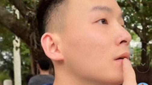 谢妈闺蜜晒浩男游玩照，配文揭露老谢谎言