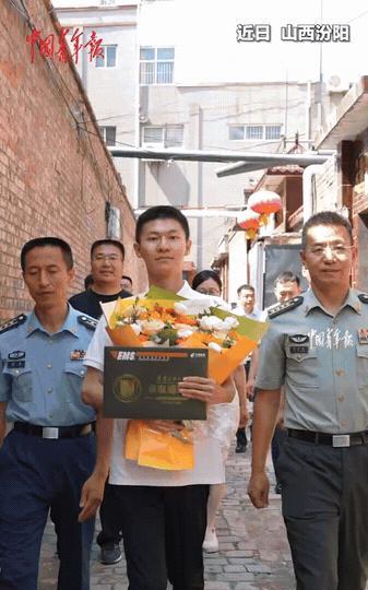 “这考生火了！”山西汾阳，男生张世巍，考了658分，多所名牌大学给他打电话，给他
