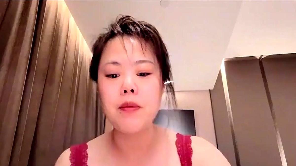 昨晚直播圈上演了一场血雨腥风的修罗场，主角大媛的直播间直接变成大型翻车现场。
这