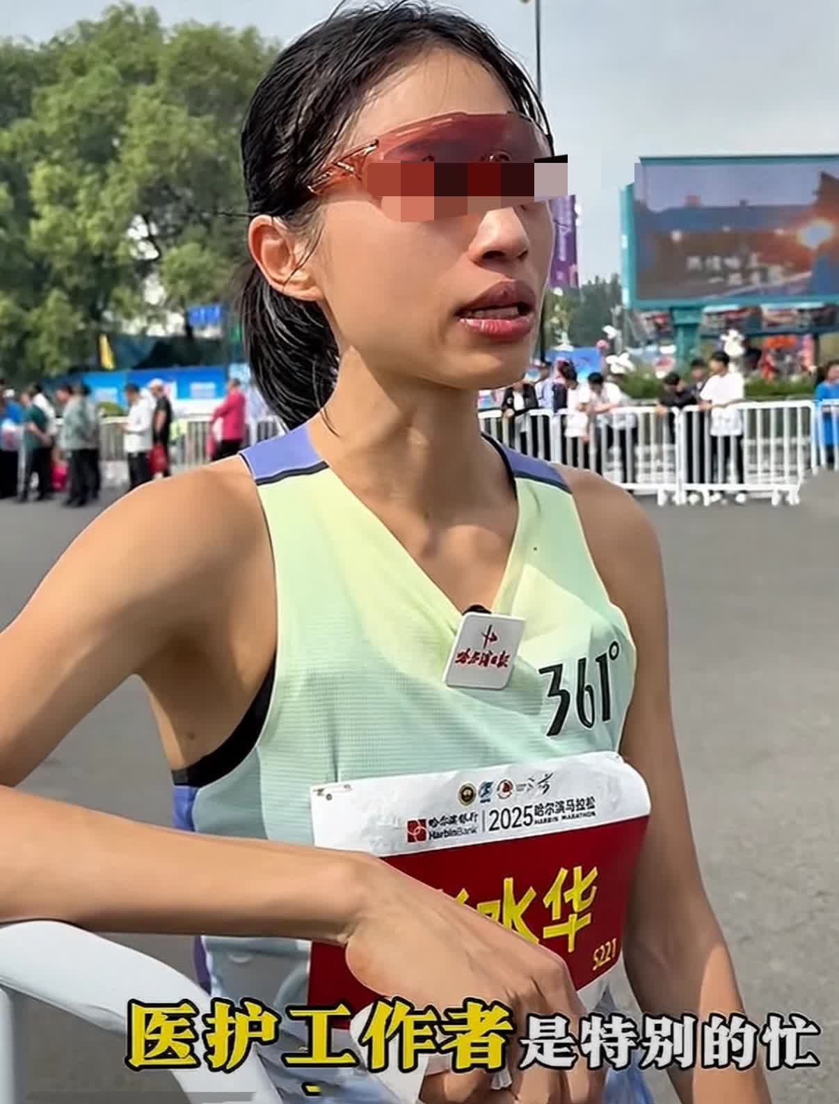 这个护士因为赛后发言塌房，真不冤！
两年跑了十几场比赛，所有赛事都在周末，一个