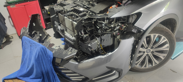 比亚迪宋ProDMi升级澳兹姆矩阵大灯

原车大灯效果差，照射面积不足，远光昏暗