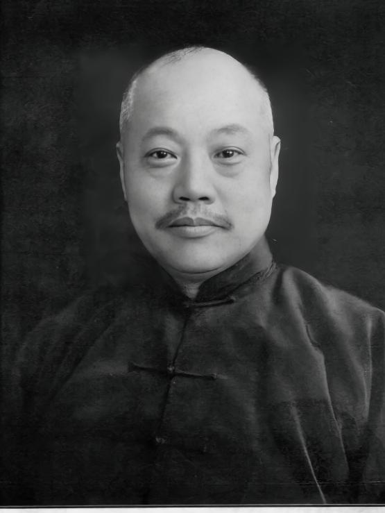 1937年，北平失守，29军军长宋哲元的姨太太不幸被日军俘虏，残暴的日军不顾她已