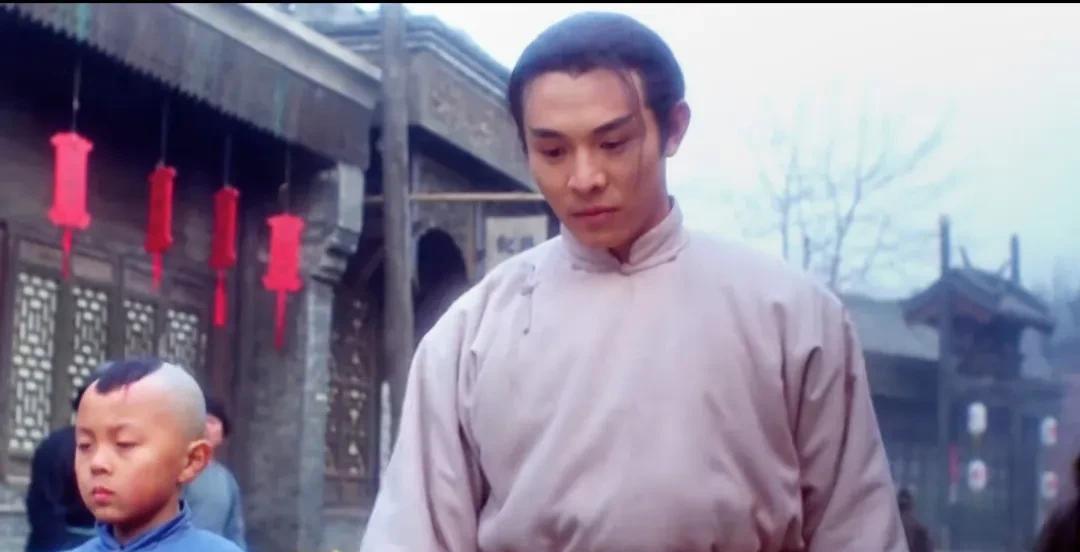李连杰谢苗父亲节再见面。家人们谁懂啊！父亲节居然刷到李连杰和谢苗同框，DNA瞬间
