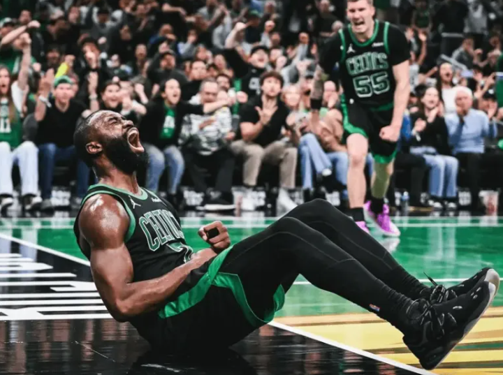 昨日NBA杯小组赛，凯尔特人117-114击败活塞，终结了活塞的13连胜。
赛后