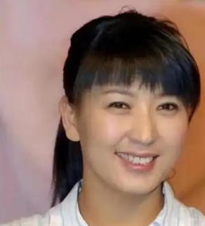 2015年，闫学晶和相爱十多年的丈夫林越离婚，不久后就嫁给马明东，但是让她没想到