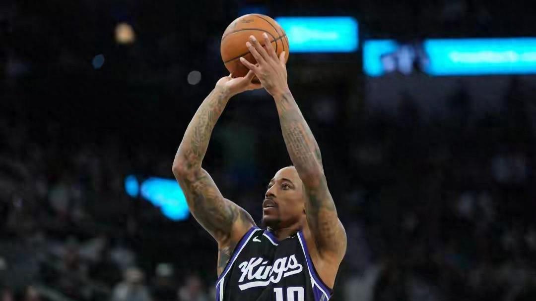 威少爆发！国王127-136惜败活塞，德罗赞砍37+3+8，阿秋瓦15+11+3