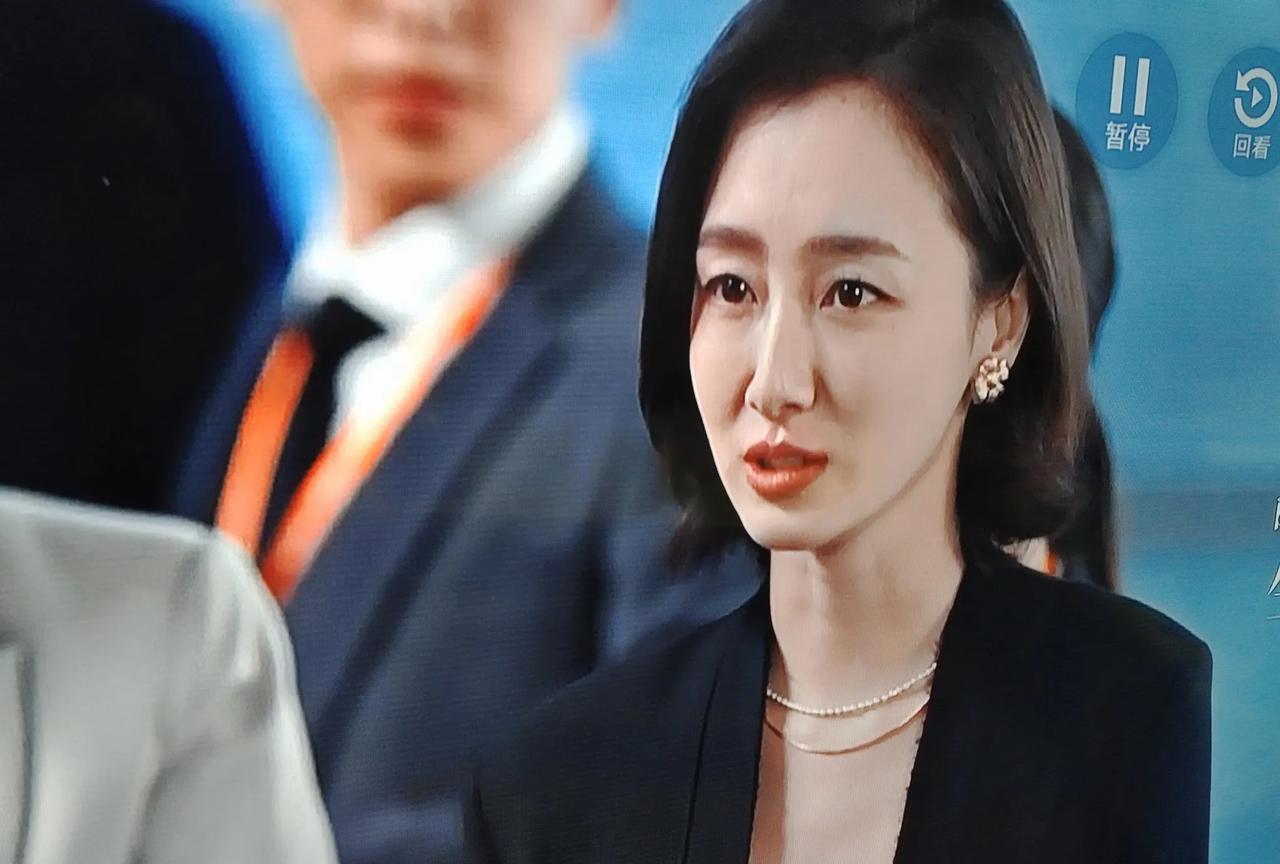 这两口子都一副德行，太不厚道了。
《蛮好的人生》里，唐玲和陈放分别在不同的保险公