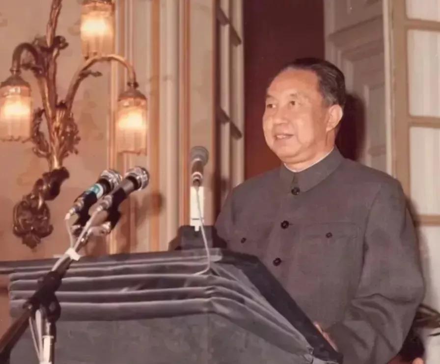 1979年10月，华国锋在法国凡尔赛宫演讲，留影，永恒的回忆！致敬华国锋！永垂不