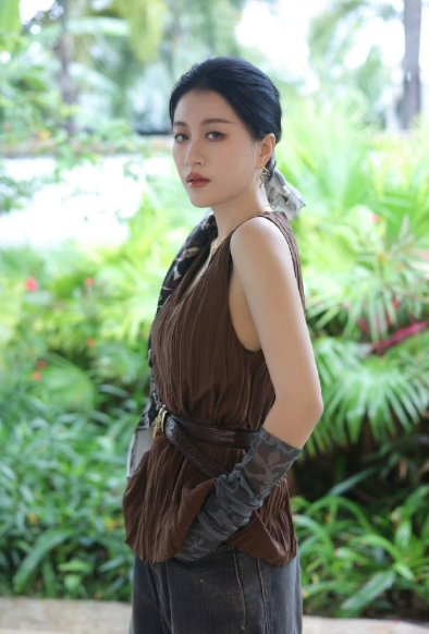 咱就是说李嘉格现在应该是很幸福的生活状态，没必要纠结着过去不放~ ​​​