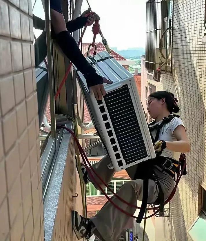 我们在努力的活着