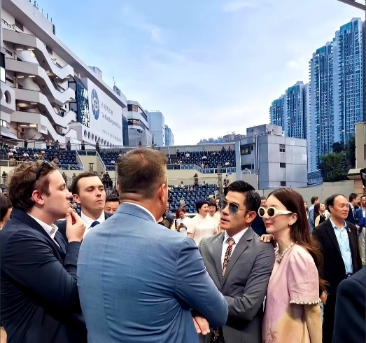 终于明白郭天王为啥非方媛不可了！

真不是因为人家年轻漂亮，关键是这姑娘太会做人