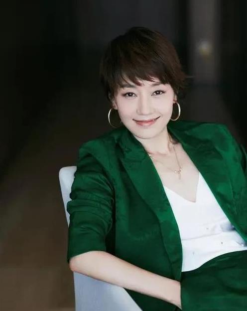 文章开车被偶遇的事儿，又让大家把这三人的陈年旧事给想起来了
可若回望这三个人的情