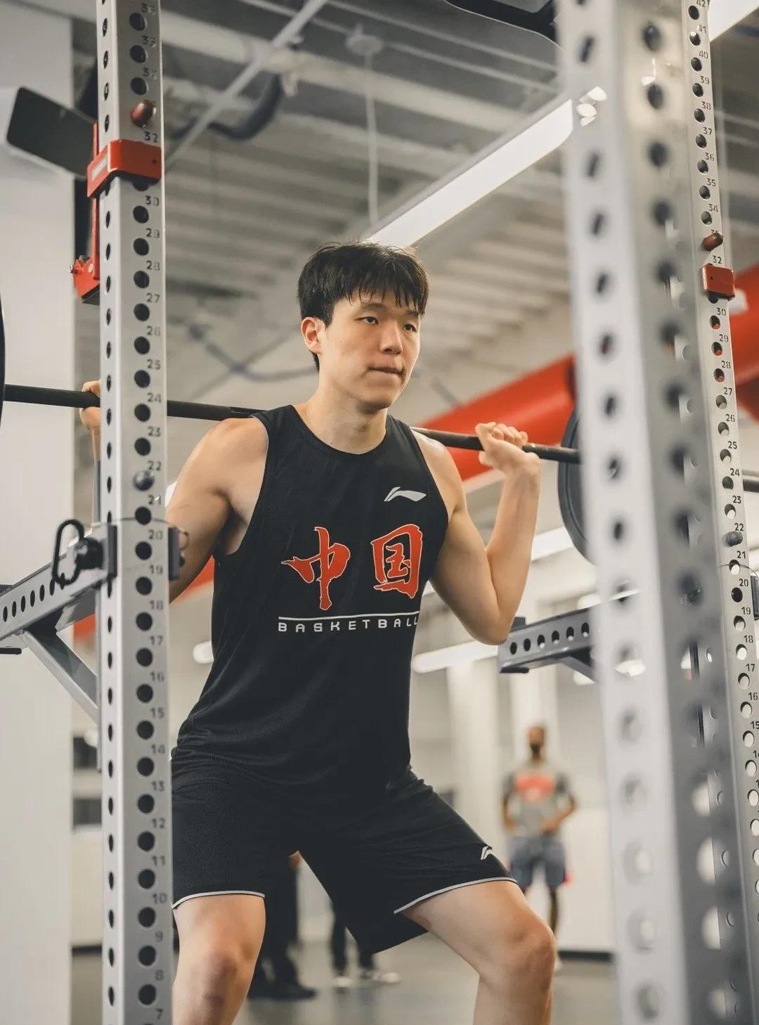 篮协这次算是正经办了件好事，之前什么亚洲杯，大运会甚至斯杯都把主力叫回去打，真的