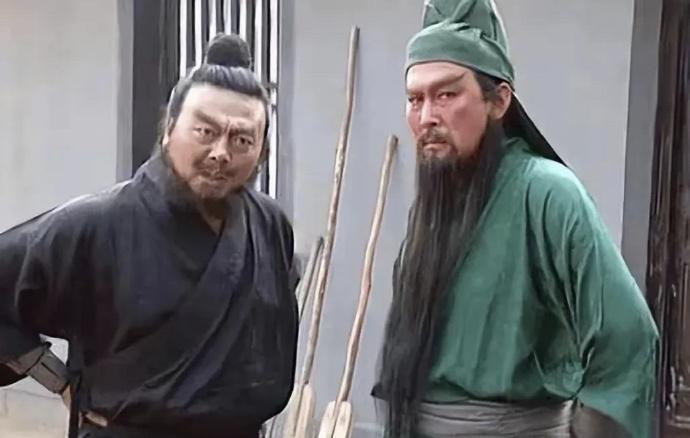 关羽是亭侯，张飞是县侯，谁的地位更高？
县侯为最高一等侯，封地为一县，也叫万户侯