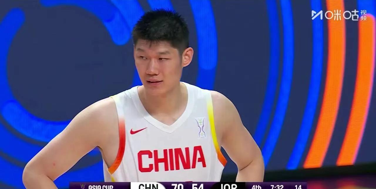 亚洲杯，中国男篮90:68约旦男篮，看完全场比赛，不得不说：
一，胡金秋拿下两双