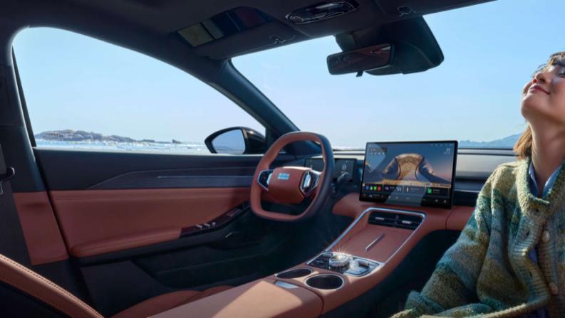 坐进车里像陷进云朵，开起来还稳得离谱！银河L6 EM-i太会了