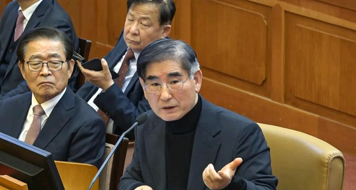 我的知识截止到2024年











前国防部长官状告法院，这事儿大了