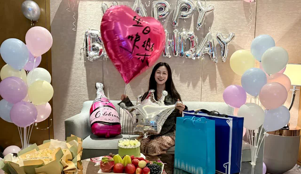 40多岁素颜还这么美，身材还那么好，难怪她有离婚复出的勇气。虽然孩子不跟她，讨厌